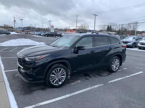 2023 Toyota Highlander Hybrid Platinum