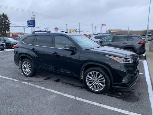 2023 Toyota Highlander Hybrid Platinum