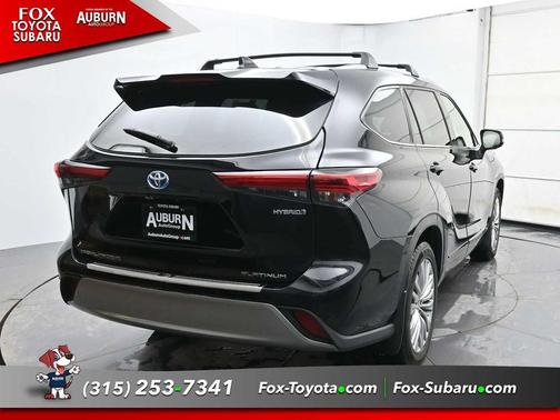 2023 Toyota Highlander Hybrid Platinum