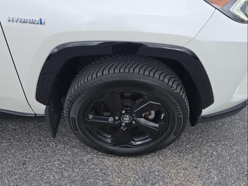 Blizzard Pearl w/Black Roof 2019 Toyota RAV4 Hybrid SE