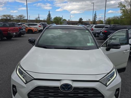 Blizzard Pearl w/Black Roof 2019 Toyota RAV4 Hybrid SE