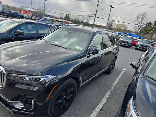 Black Sapphire Metallic 2021 BMW X7 xDrive40i