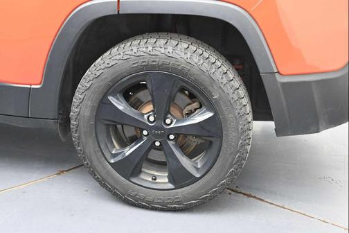Spitfire Orange Clearcoat 2021 Jeep Cherokee Altitude