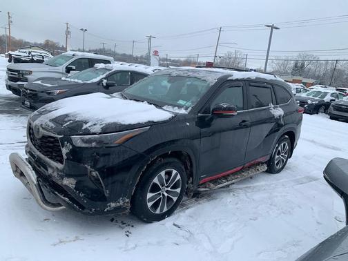 2023 Toyota Highlander Hybrid XLE