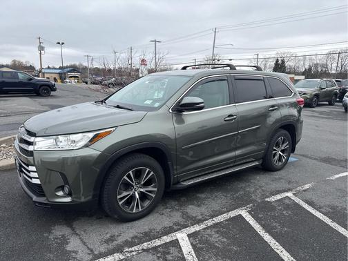 Alumina Jade Metallic 2017 Toyota Highlander LE Plus