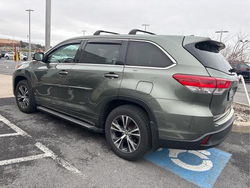 Alumina Jade Metallic 2017 Toyota Highlander LE Plus