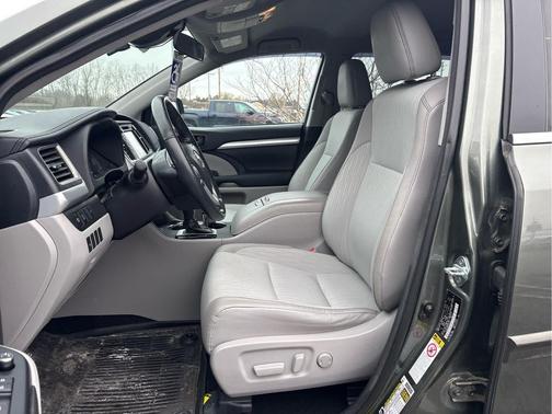 Alumina Jade Metallic 2017 Toyota Highlander LE Plus