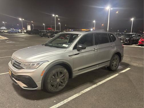 2022 Volkswagen Tiguan 2.0T SE R-Line Black 4MOTION