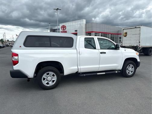 Super White 2017 Toyota Tundra SR