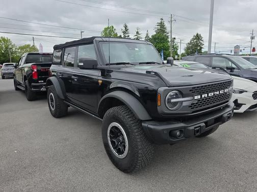 SHADOW BLACK 2022 Ford Bronco Badlands