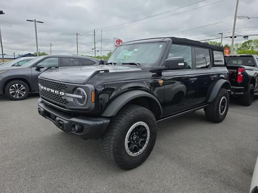 SHADOW BLACK 2022 Ford Bronco Badlands