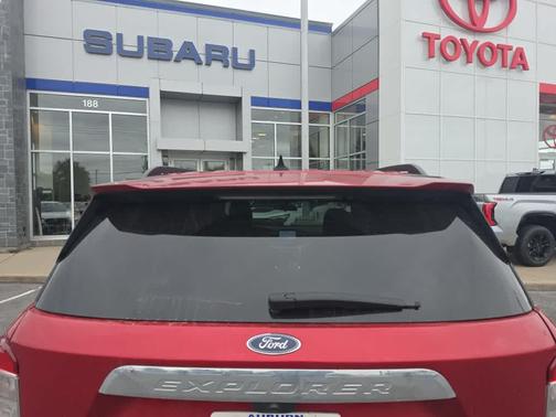 Rapid Red Metallic Tinted Clearcoat 2023 Ford Explorer XLT