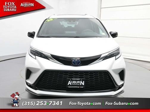 Wind Chill Pearl 2023 Toyota Sienna XSE 7 Passenger