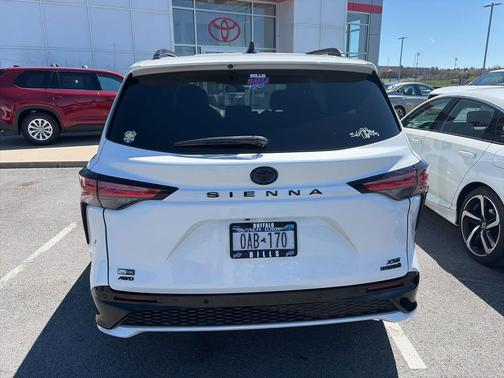 Wind Chill Pearl 2023 Toyota Sienna XSE 7 Passenger