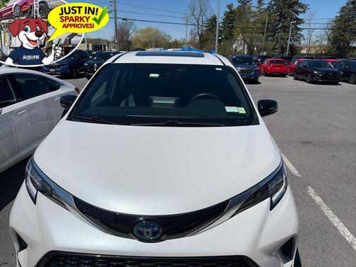 Wind Chill Pearl 2023 Toyota Sienna XSE 7 Passenger