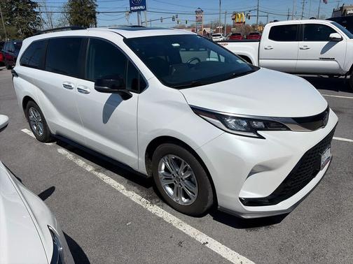 Wind Chill Pearl 2023 Toyota Sienna XSE 7 Passenger