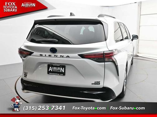 Wind Chill Pearl 2023 Toyota Sienna XSE 7 Passenger