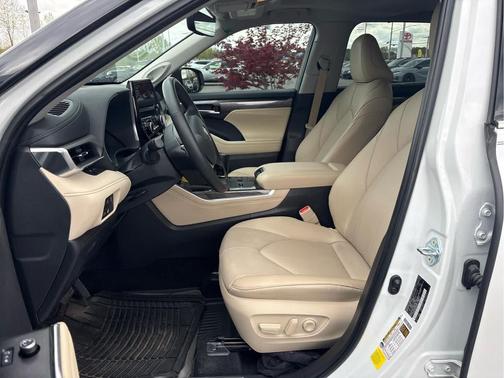 Wind Chill Pearl 2025 Toyota Highlander Limited