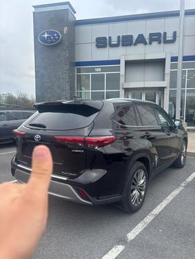 Opulent Amber 2021 Toyota Highlander Hybrid Platinum