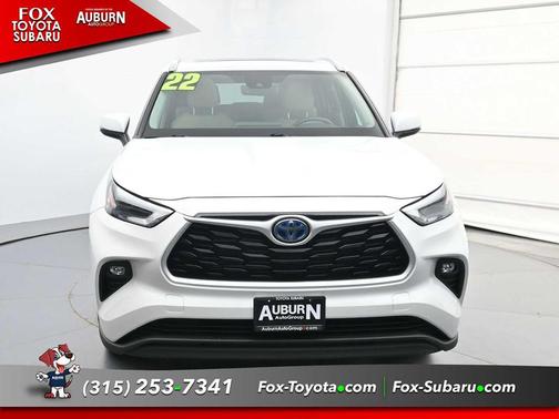 Wind Chill Pearl 2022 Toyota Highlander Hybrid XLE