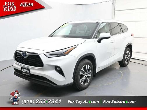 Wind Chill Pearl 2022 Toyota Highlander Hybrid XLE