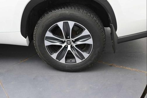 Wind Chill Pearl 2022 Toyota Highlander Hybrid XLE