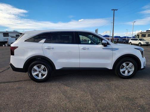 Glacial White Pearl 2026 Kia Sorento LX