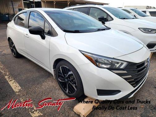 2023 Nissan Versa 1.6 SR