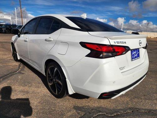 2023 Nissan Versa 1.6 SR