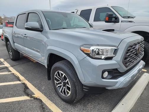 Photo 2 of 2 of 2020 Toyota Tacoma TRD Sport