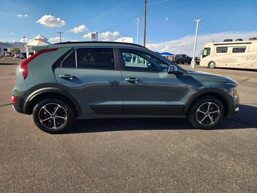 2025 Kia Niro EX