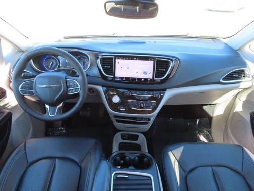 2024 Chrysler Pacifica Touring-L