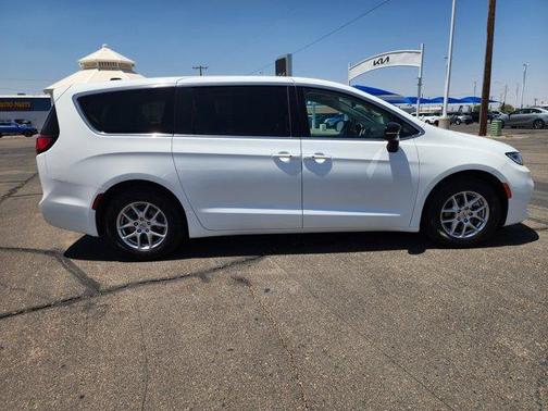 2024 Chrysler Pacifica Touring-L