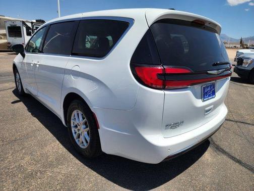 2024 Chrysler Pacifica Touring-L