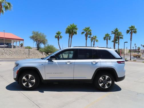 Silver Zynith 2024 Jeep Grand Cherokee 4xe Base