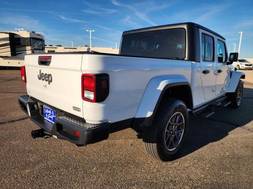 Bright White Clearcoat 2023 Jeep Gladiator Overland