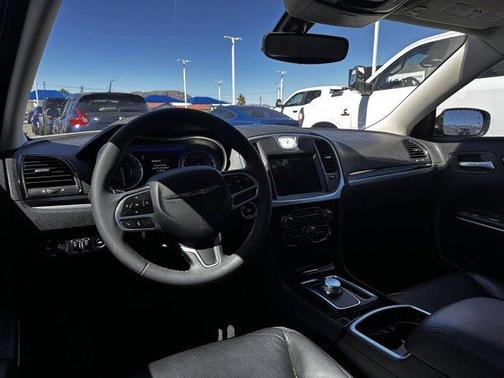 2023 Chrysler 300 Touring L