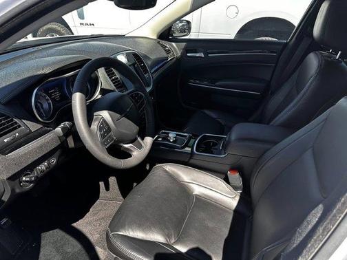 2023 Chrysler 300 Touring L