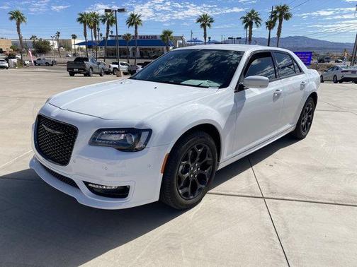 2023 Chrysler 300 Touring L