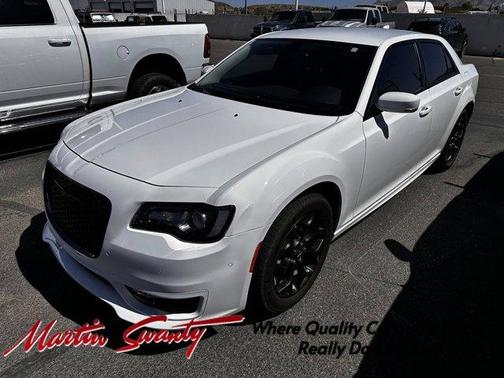 2023 Chrysler 300 Touring L