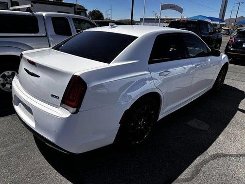 2023 Chrysler 300 Touring L