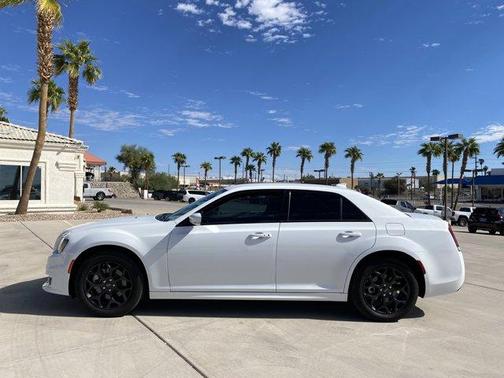 2023 Chrysler 300 Touring L