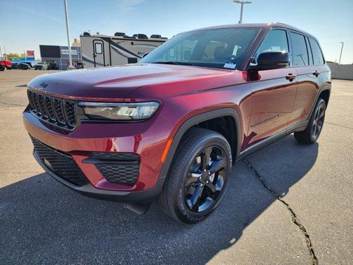 2025 Jeep Grand Cherokee Laredo