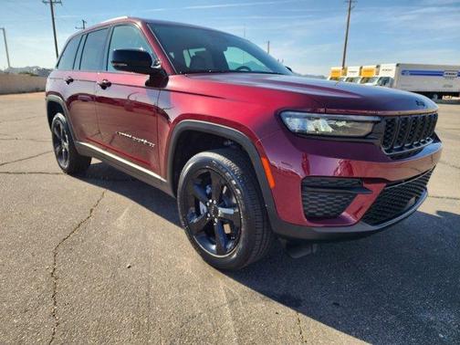 2025 Jeep Grand Cherokee Laredo