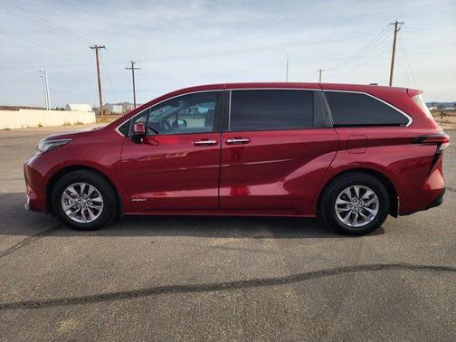 2021 Toyota Sienna XLE