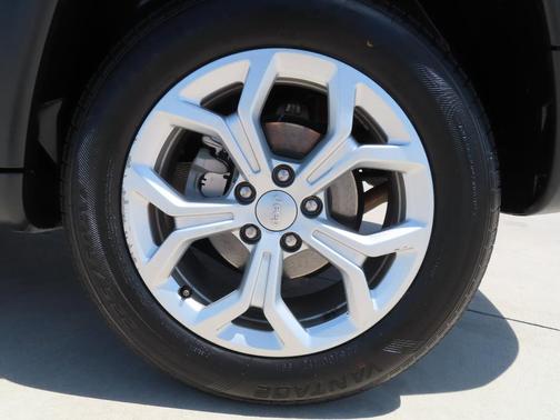 Red 2024 Jeep Compass Latitude