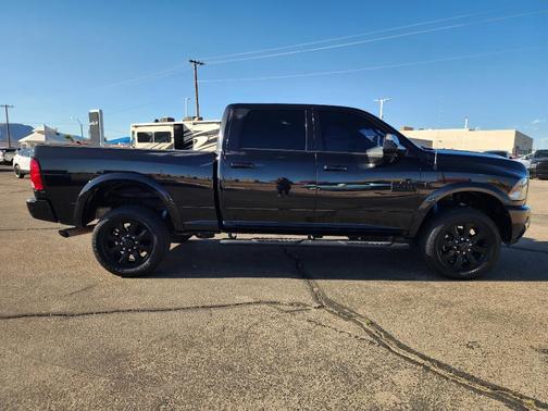 Brilliant Black Crystal Pearlcoat 2018 RAM 2500 Big Horn
