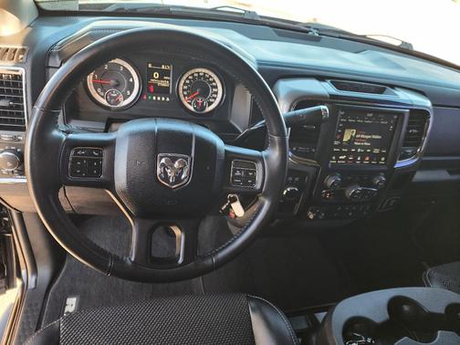 Brilliant Black Crystal Pearlcoat 2018 RAM 2500 Big Horn