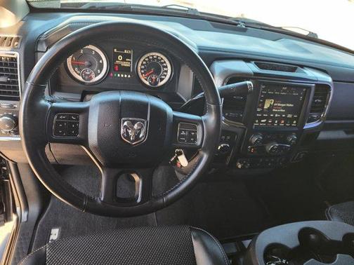 Brilliant Black Crystal Pearlcoat 2018 RAM 2500 Big Horn