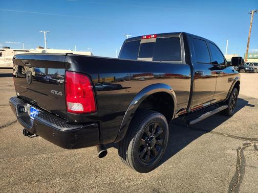 Brilliant Black Crystal Pearlcoat 2018 RAM 2500 Big Horn